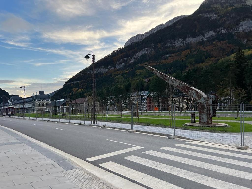 Apartamento Ático Canfranc Estación Exterior foto